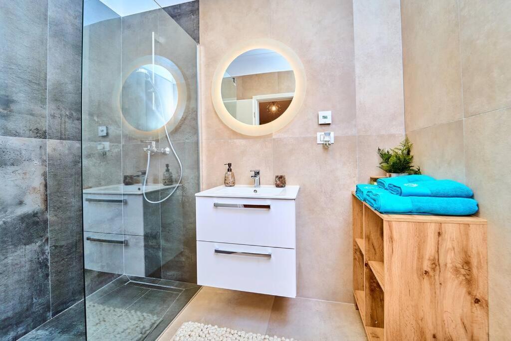 Luxury Vibes Near Iulius Mall *