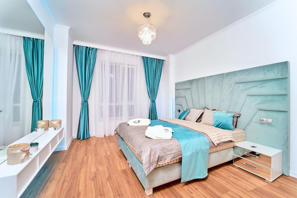 Luxury Vibes Near Iulius Mall *