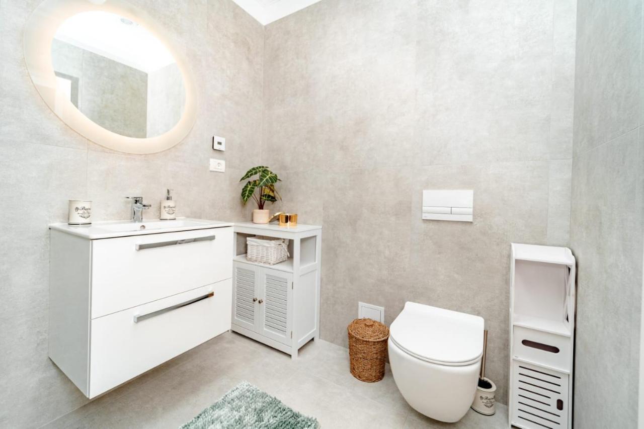 Luxury Vibes Near Iulius Mall *